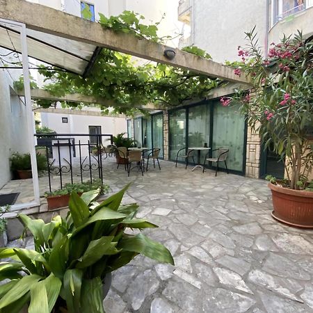 Guesthouse Tri Palme Bečići Екстериор снимка
