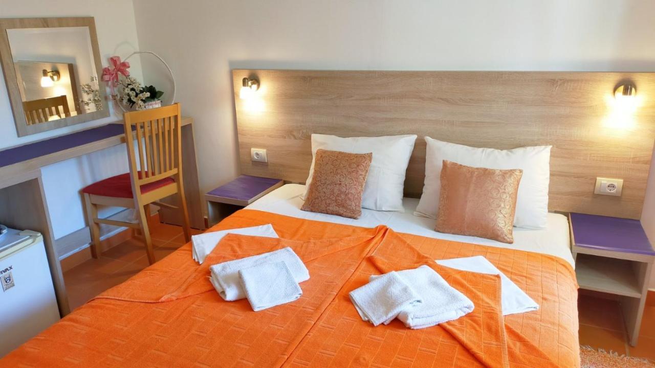 Guesthouse Tri Palme Bečići Екстериор снимка